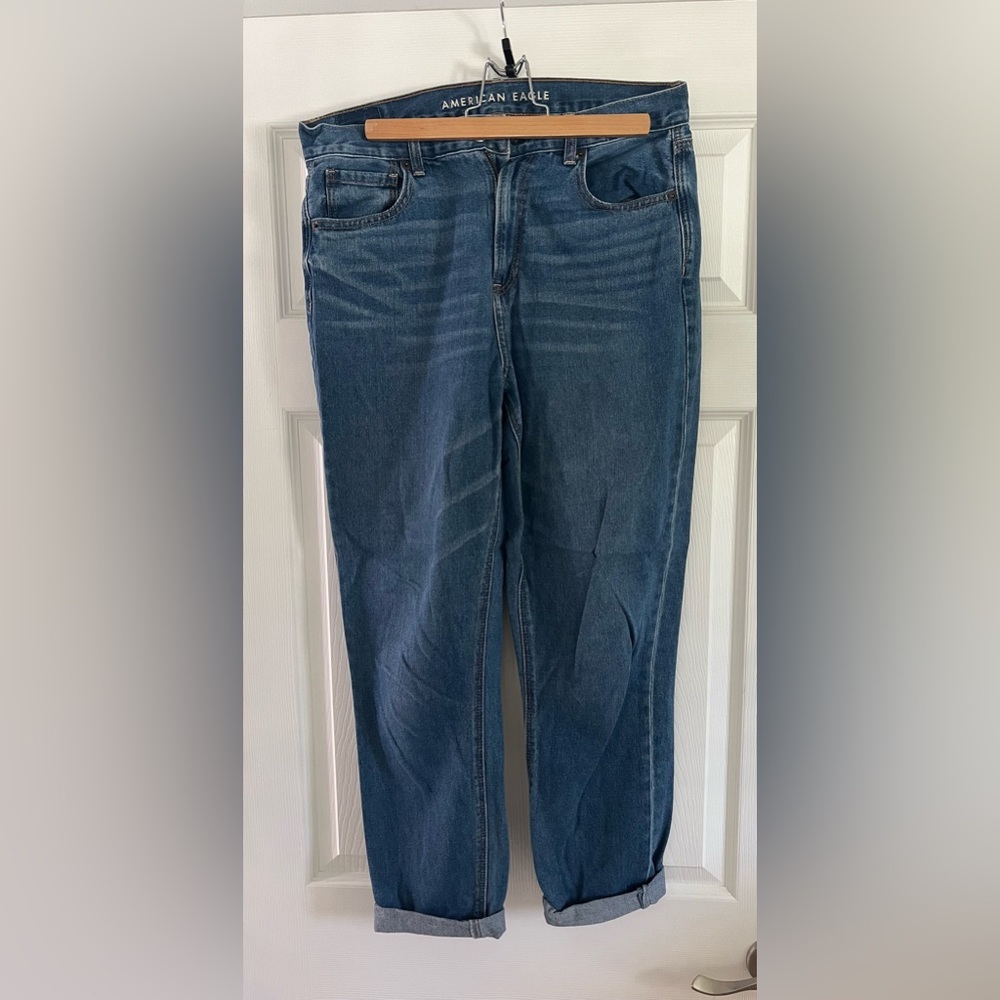AMERICAN EAGLE MOM JEAN